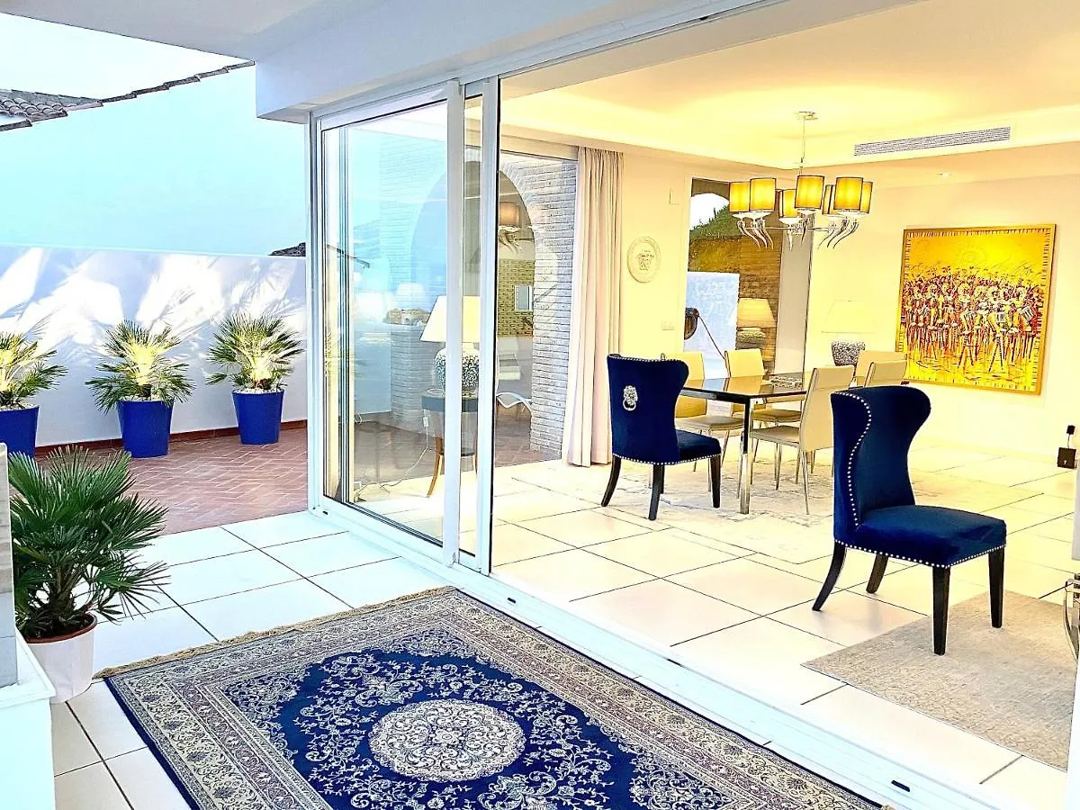 Mondrian Luxury Suites & Villas بينالماذينا