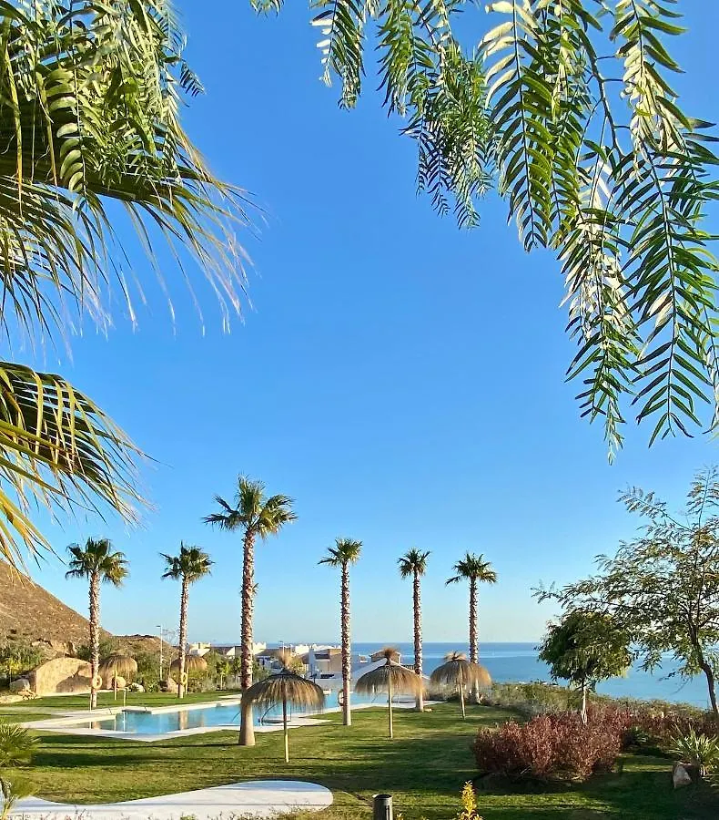 Mondrian Luxury Suites & Villas بينالماذينا