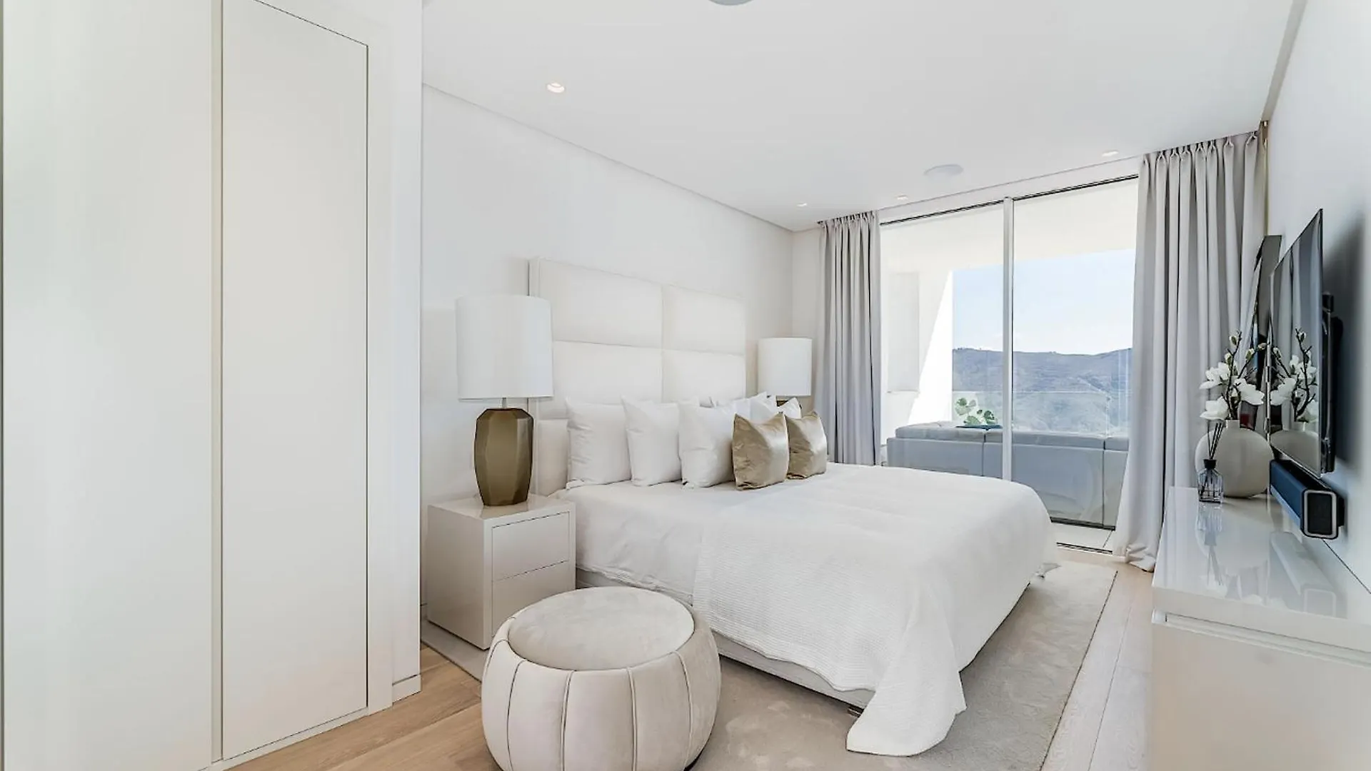 Mondrian Luxury Suites & Villas بينالماذينا